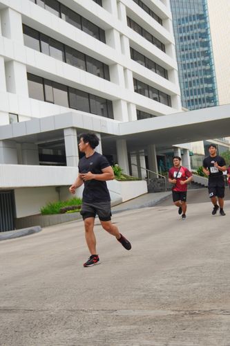 Race photo from Assurance Fun Run 2024