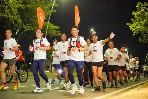 Race photo from PIK NITE RUN VIBES