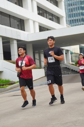 Race photo from Assurance Fun Run 2024