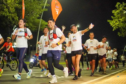 Race photo from PIK NITE RUN VIBES