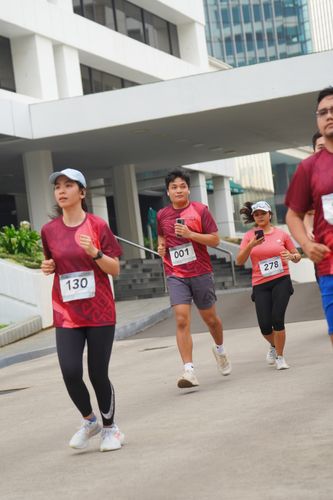 Race photo from Assurance Fun Run 2024