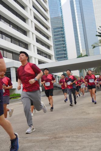 Race photo from Assurance Fun Run 2024