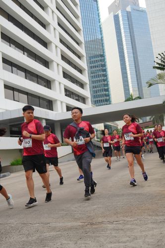 Race photo from Assurance Fun Run 2024