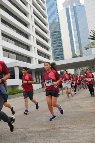 Race photo from Assurance Fun Run 2024