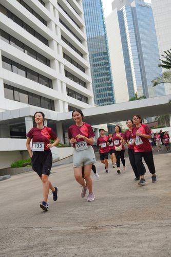 Race photo from Assurance Fun Run 2024