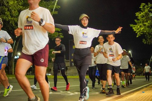 Race photo from PIK NITE RUN VIBES