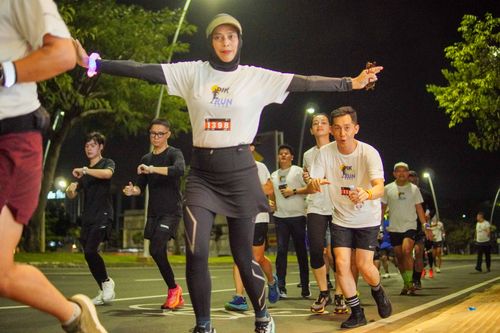 Race photo from PIK NITE RUN VIBES