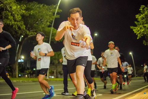 Race photo from PIK NITE RUN VIBES