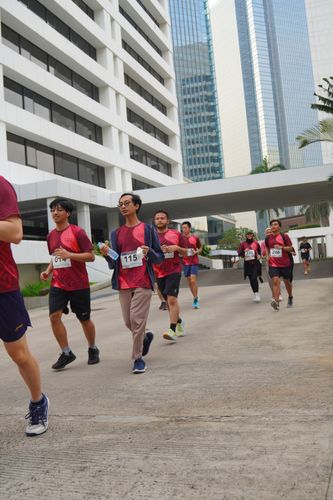 Race photo from Assurance Fun Run 2024