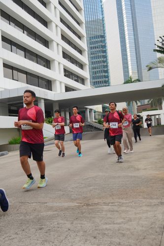Race photo from Assurance Fun Run 2024