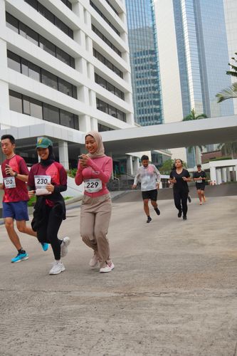 Race photo from Assurance Fun Run 2024