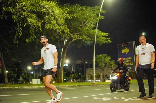Race photo from PIK NITE RUN VIBES