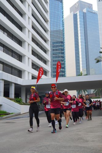 Race photo from Assurance Fun Run 2024