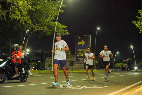 Race photo from PIK NITE RUN VIBES