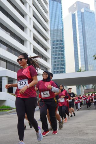 Race photo from Assurance Fun Run 2024