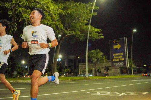 Race photo from PIK NITE RUN VIBES