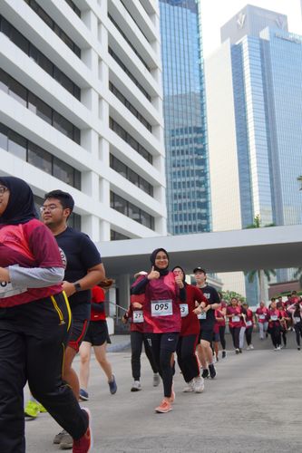 Race photo from Assurance Fun Run 2024