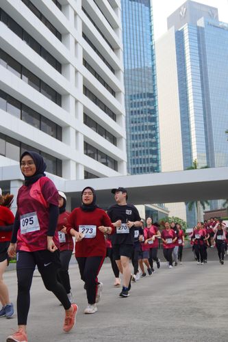 Race photo from Assurance Fun Run 2024