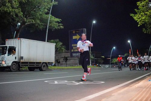 Race photo from PIK NITE RUN VIBES