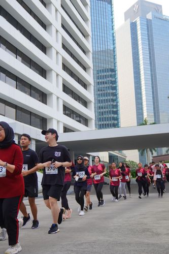 Race photo from Assurance Fun Run 2024