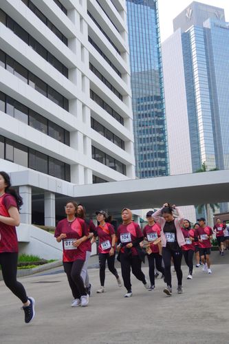 Race photo from Assurance Fun Run 2024