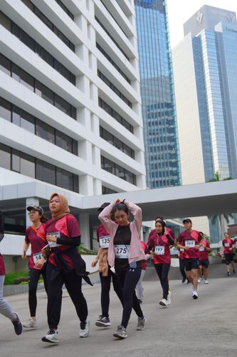 Race photo from Assurance Fun Run 2024