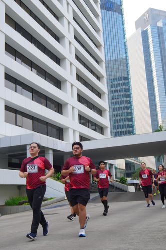 Race photo from Assurance Fun Run 2024