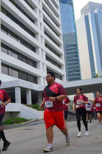 Race photo from Assurance Fun Run 2024