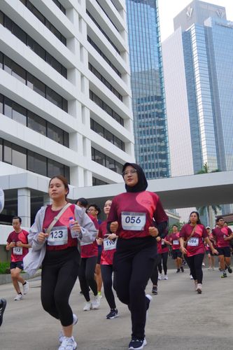 Race photo from Assurance Fun Run 2024