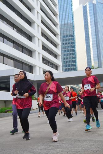 Race photo from Assurance Fun Run 2024
