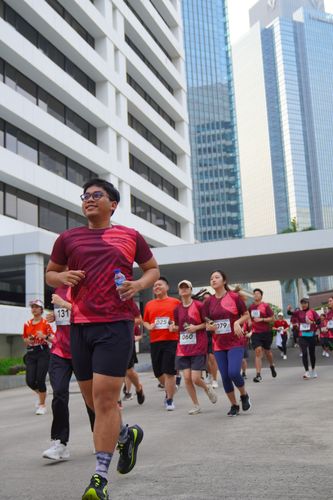 Race photo from Assurance Fun Run 2024