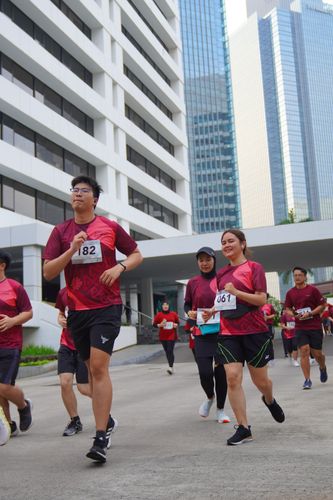 Race photo from Assurance Fun Run 2024