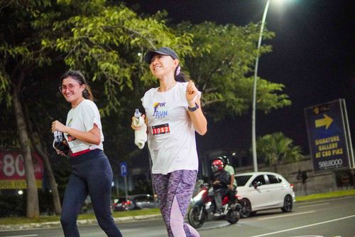 Race photo from PIK NITE RUN VIBES