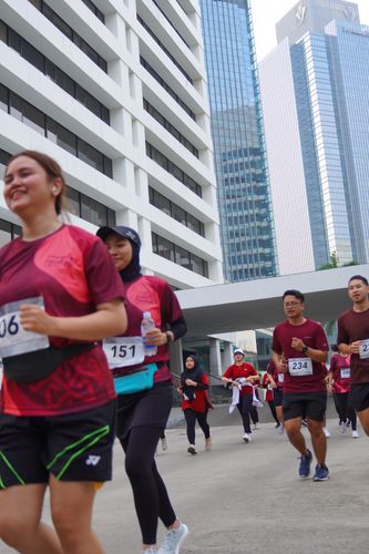 Race photo from Assurance Fun Run 2024