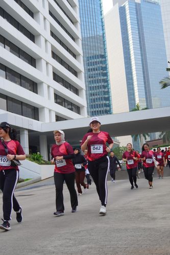 Race photo from Assurance Fun Run 2024