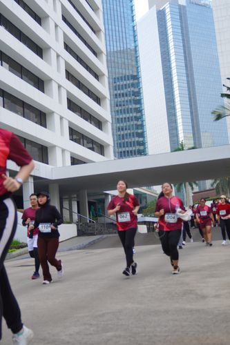 Race photo from Assurance Fun Run 2024
