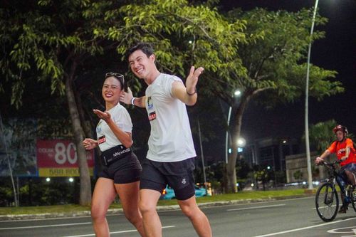 Race photo from PIK NITE RUN VIBES