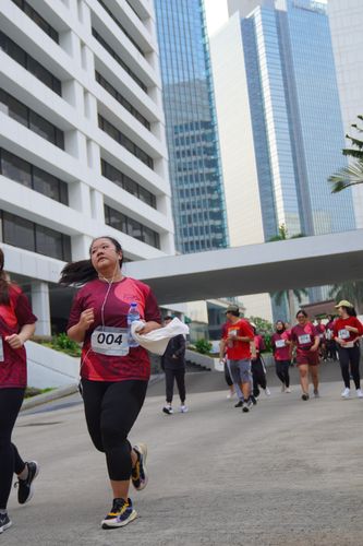 Race photo from Assurance Fun Run 2024