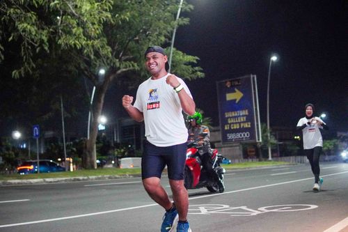 Race photo from PIK NITE RUN VIBES