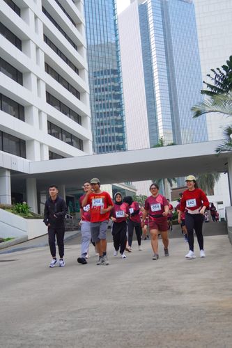 Race photo from Assurance Fun Run 2024
