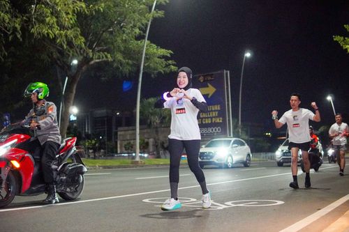Race photo from PIK NITE RUN VIBES