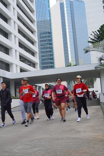 Race photo from Assurance Fun Run 2024
