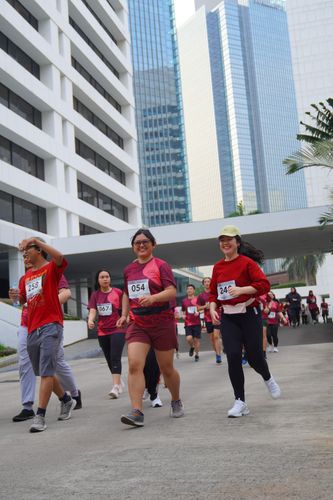Race photo from Assurance Fun Run 2024