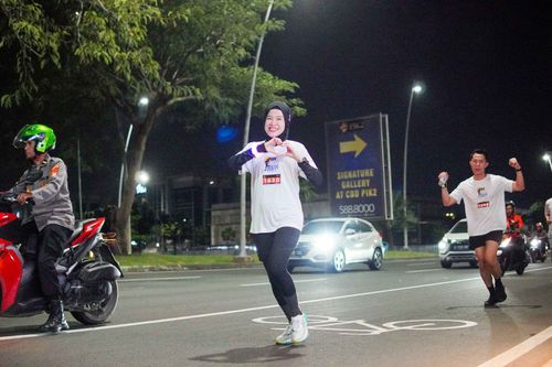 Race photo from PIK NITE RUN VIBES