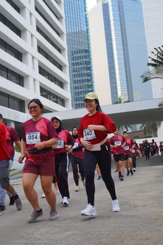 Race photo from Assurance Fun Run 2024