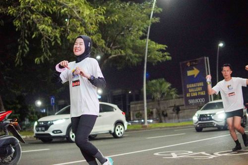 Race photo from PIK NITE RUN VIBES