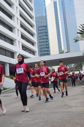 Race photo from Assurance Fun Run 2024