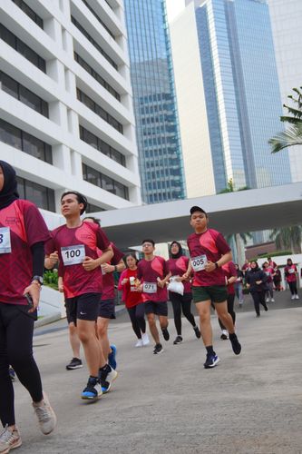 Race photo from Assurance Fun Run 2024
