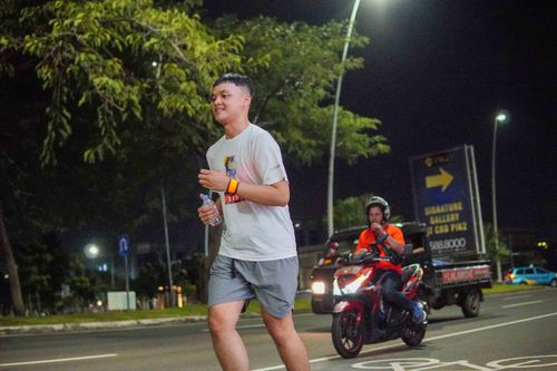 Race photo from PIK NITE RUN VIBES