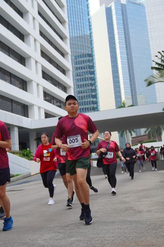 Race photo from Assurance Fun Run 2024